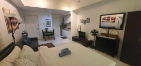 Apartment at Greenbelt Makati with Balcony